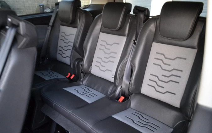 Ford Tourneo Custom cena 81500 przebieg: 207000, rok produkcji 2018 z Bełżyce małe 704